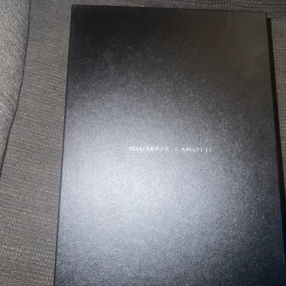 Giuseppe Zanotti Sleek Black Box